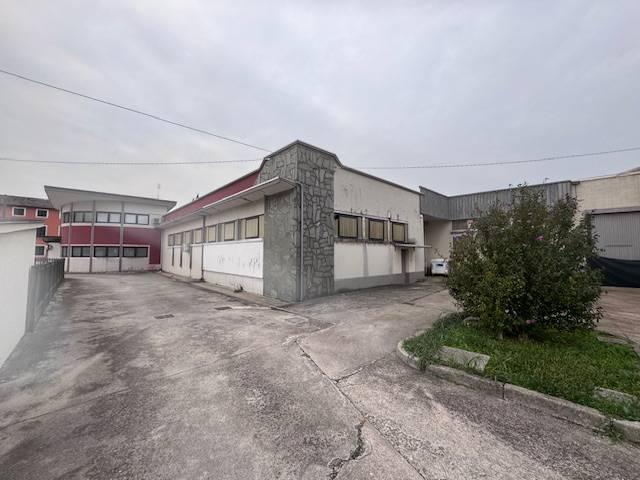 immobile attivita commerciale all'asta in Str Abetone Brennero Est, 13, 46035 Ostiglia MN, Italia Ostiglia, Mantova - 1