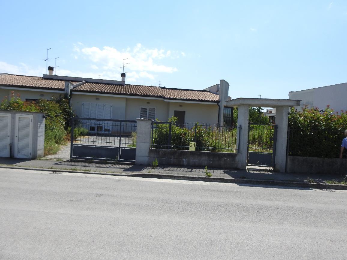 immobile villa all'asta in Via Leonida Biancolini, 62019 Recanati MC, Italia Recanati, Macerata - 1