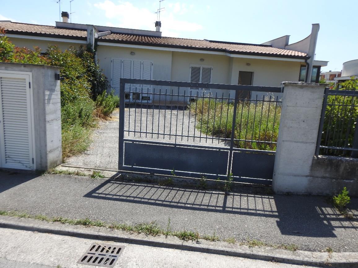 immobile villa all'asta in Via Leonida Biancolini, 62019 Recanati MC, Italia Recanati, Macerata - 2