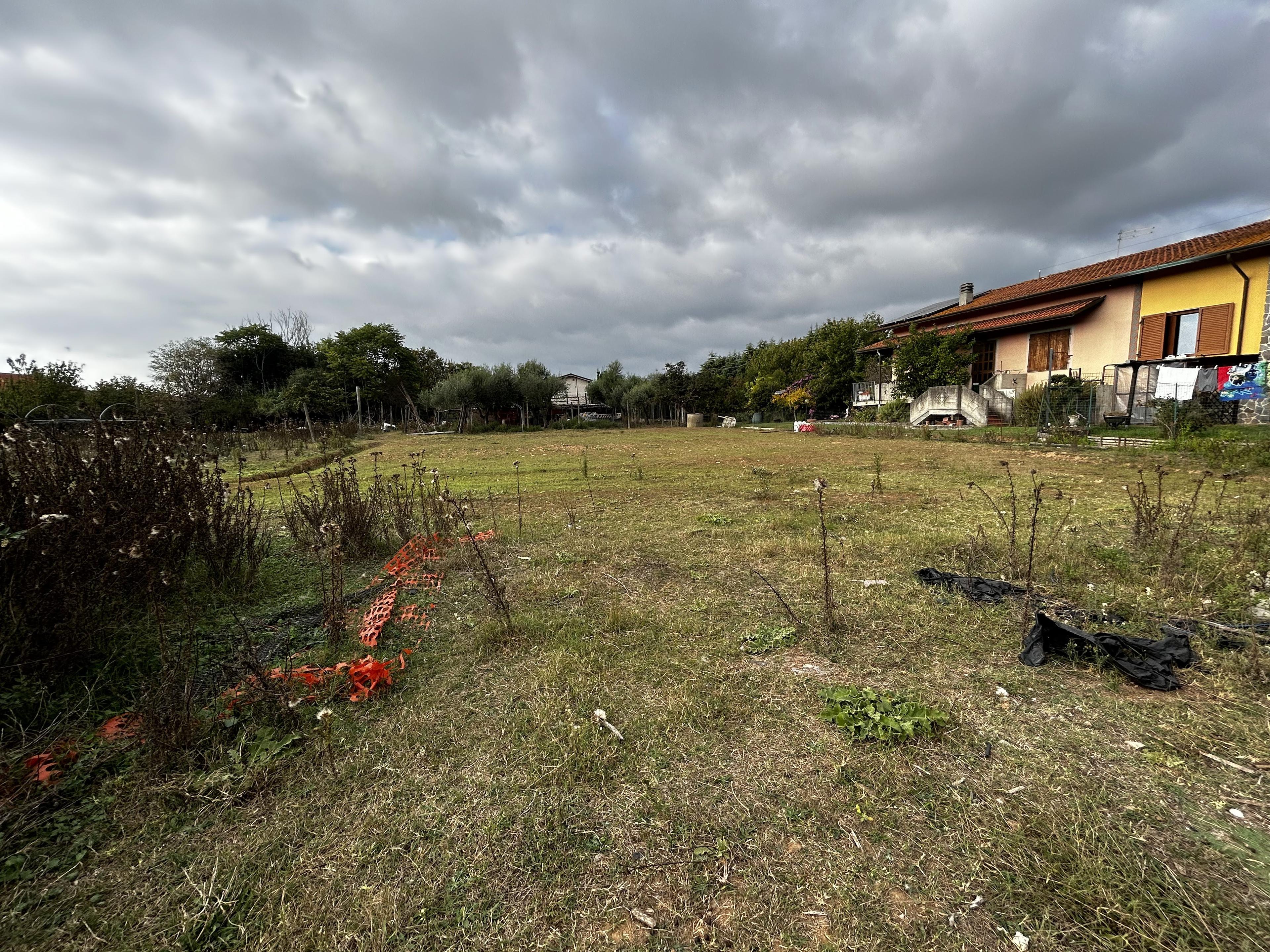 immobile terreno all'asta in via romana, località cinque vie - 54100 Massa (MS) - 1