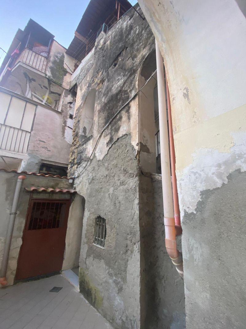 immobile laboratorio all'asta in Via Largo San Giuseppe alle Paludi n 3 - 80059 Torre del Greco (NA) - 1