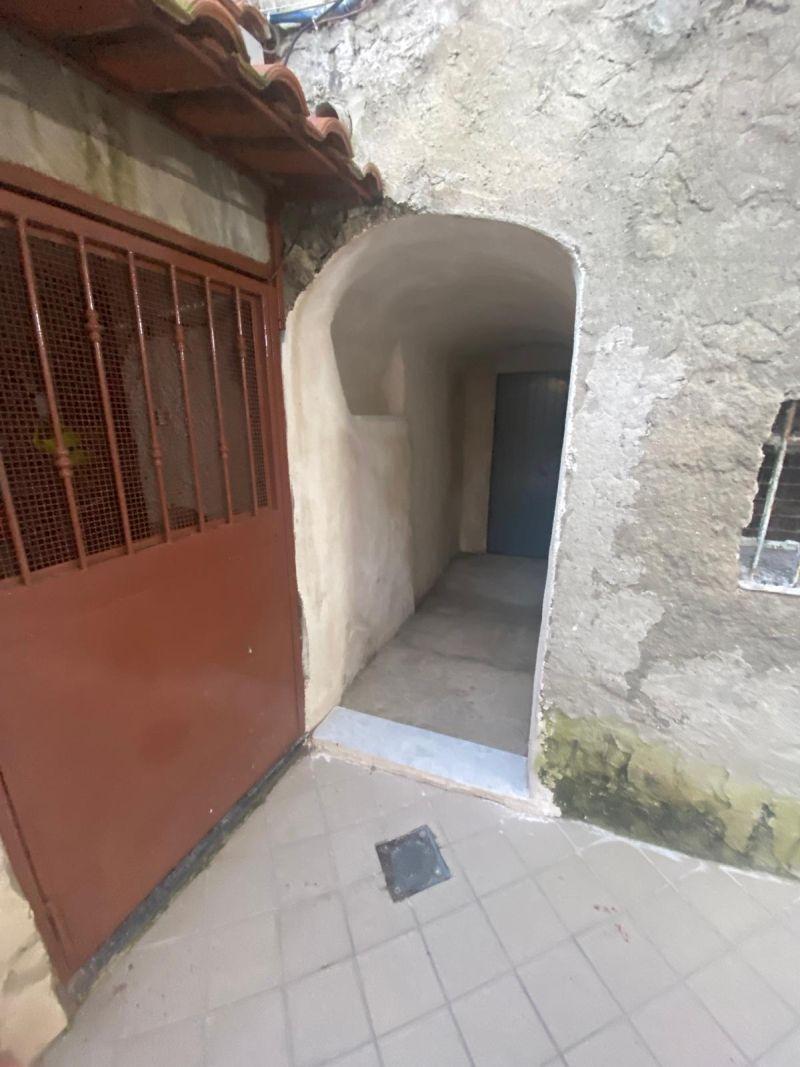 immobile laboratorio all'asta in Via Largo San Giuseppe alle Paludi n 3 - 80059 Torre del Greco (NA) - 2