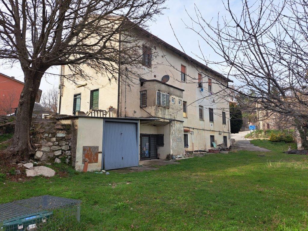 immobile appartamento all'asta in Via Monte Catria 1 e 2 - 61040 Frontone (PU) - 1