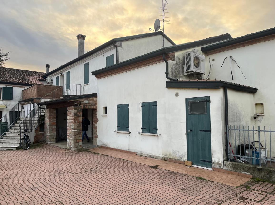 immobile appartamento all'asta in Str Alessandro Volta, 10, 46037 Roncoferraro MN, Italia Roncoferraro, Mantova - 1