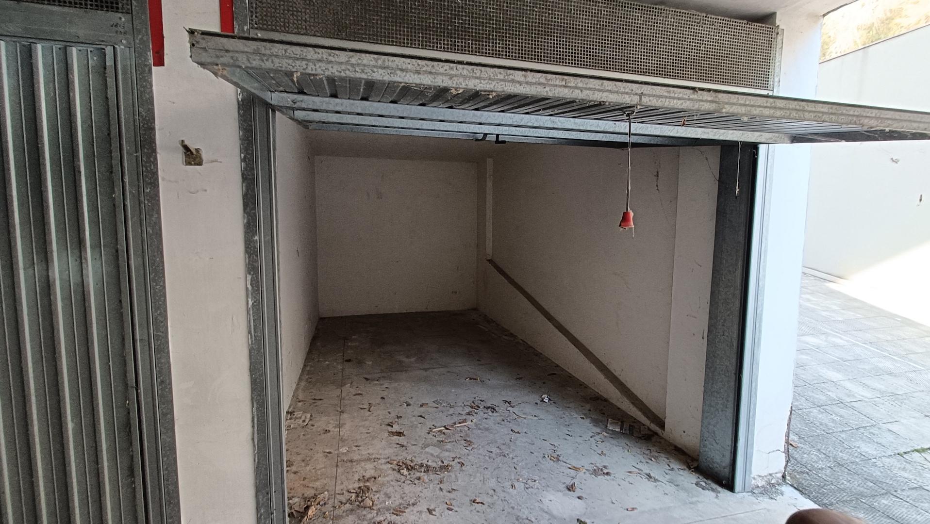 immobile garage all'asta in Via di Sotto, 10, 65125 Pescara PE, Italia Pescara, Pescara - 1