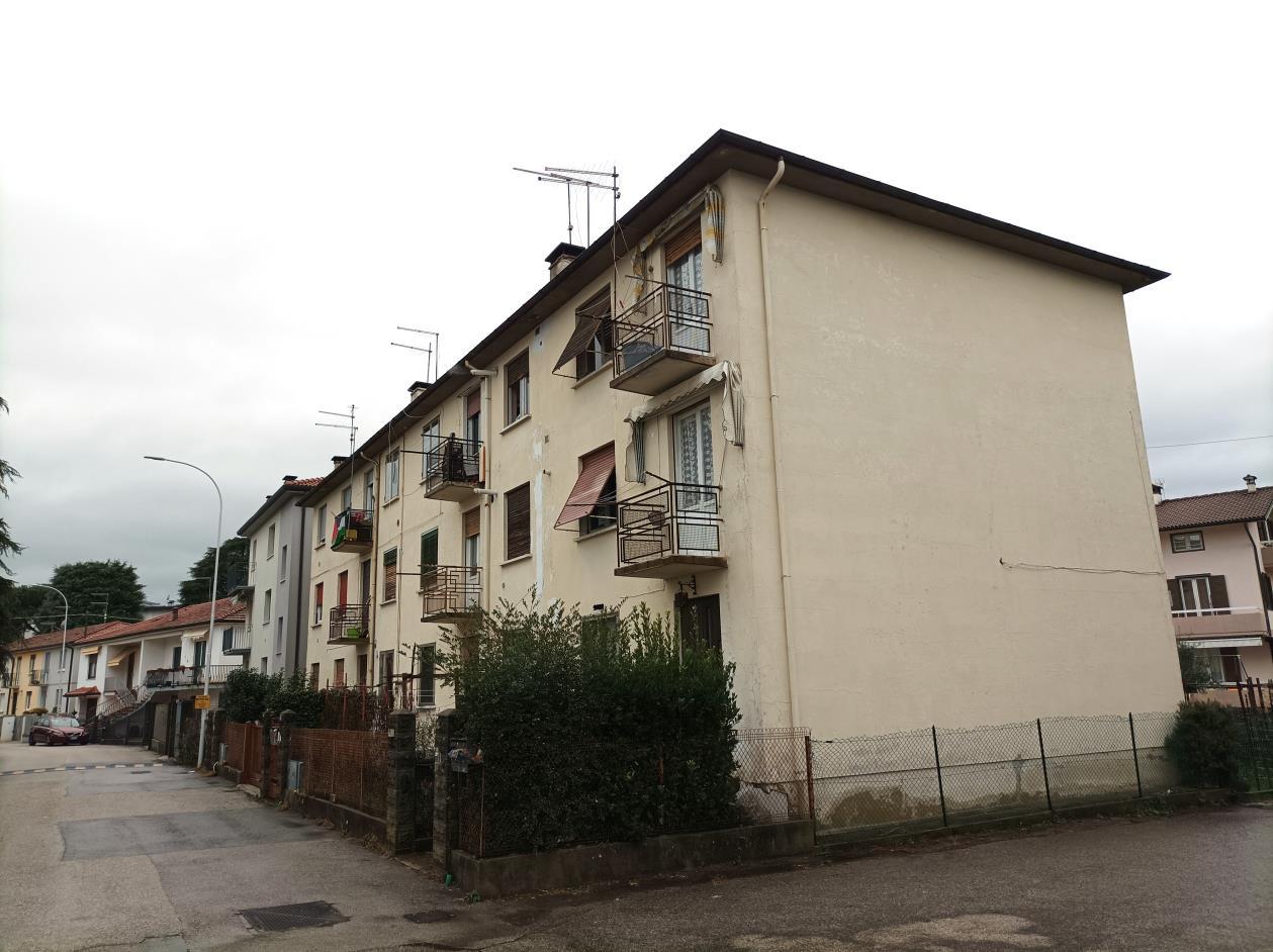 immobile appartamento all'asta in Via Via Vittore Carpaccio 23 - 36015 Schio (VI) - 4