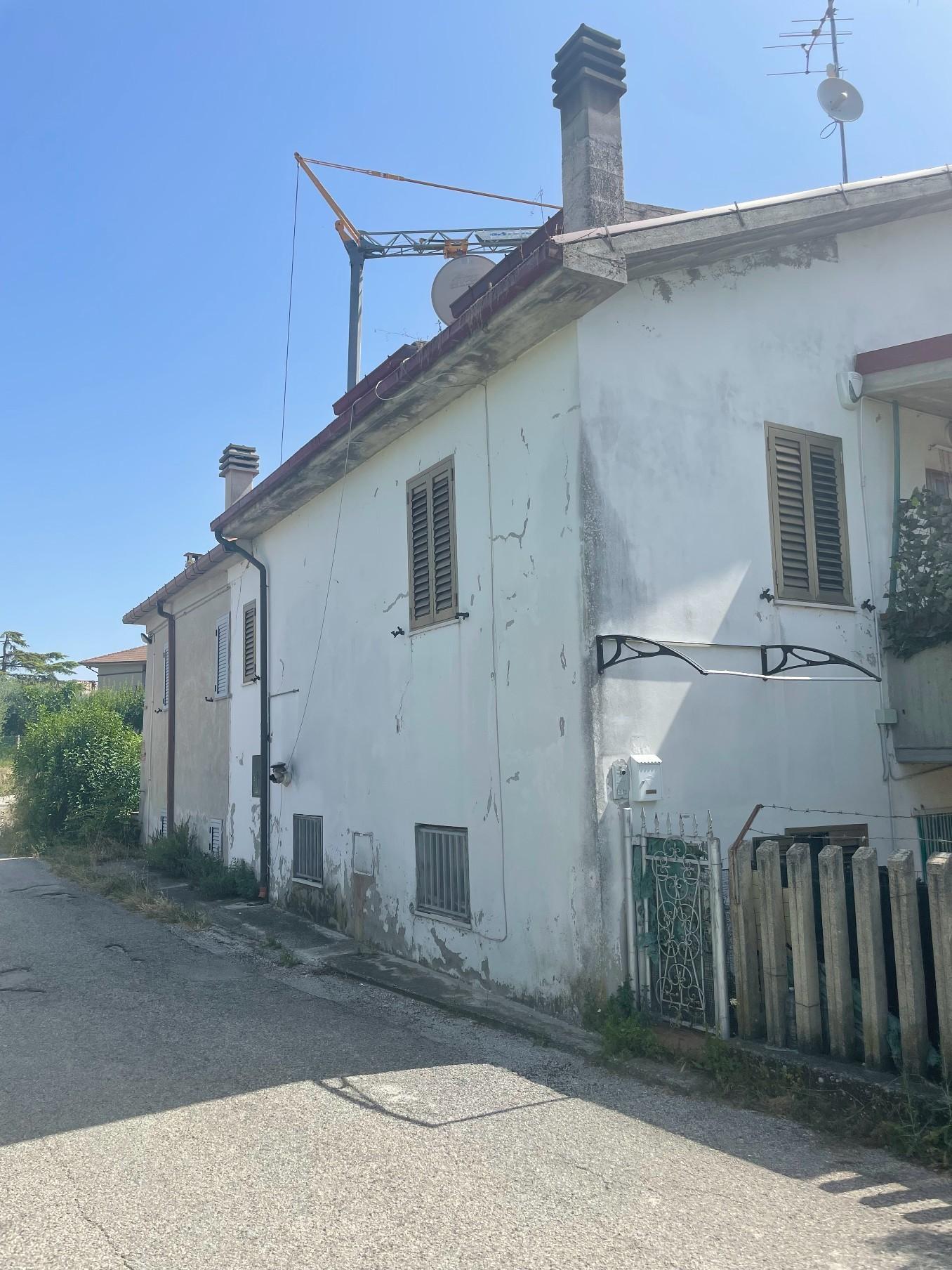 immobile appartamento all'asta in Contrada pescolla 14 - 63030 Castorano (AP) - 2