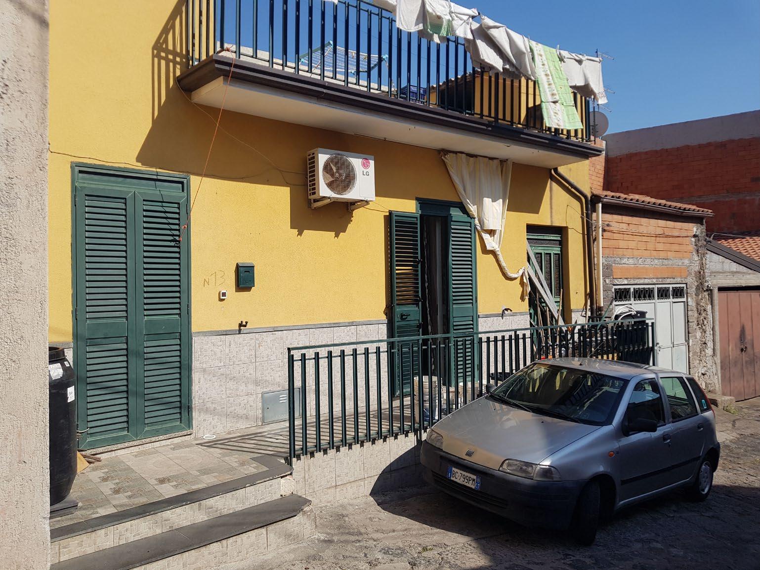 immobile appartamento all'asta in Cortile Latina n 11/13 - 95033 Biancavilla (CT) - 1