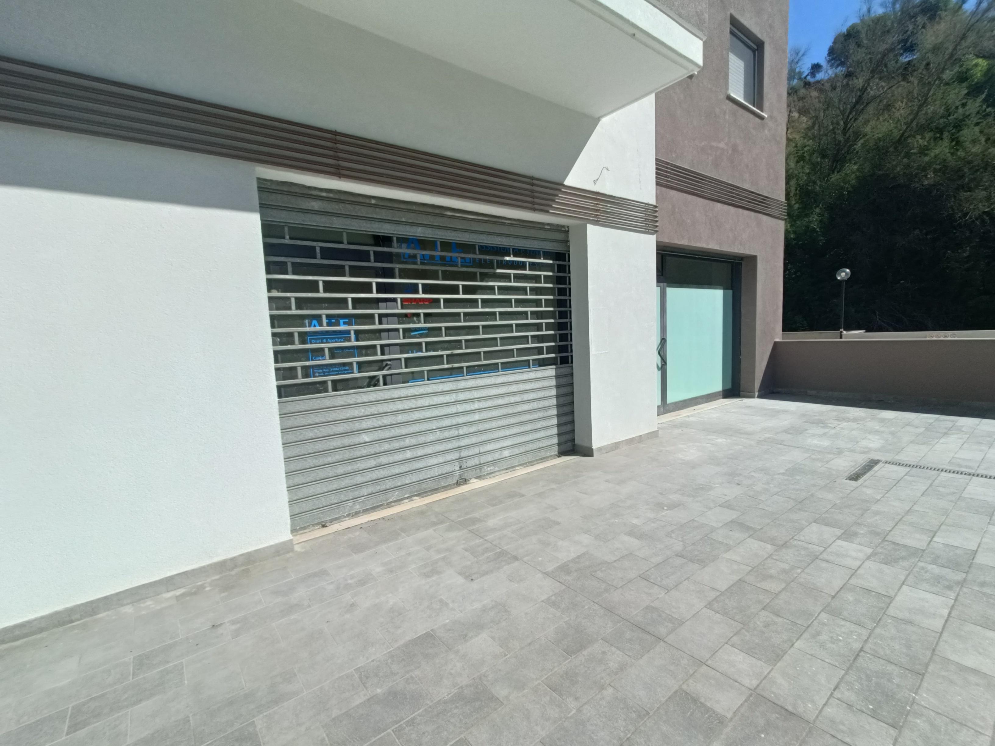 immobile negozio all'asta in Via di Sotto, 16, 65124 Pescara PE, Italia Pescara, Pescara - 1
