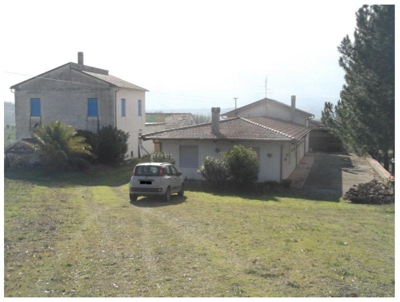 immobile villa all'asta in Contrada Varano, 36, 65011 Catignano PE, Italia Nocciano, Pescara - 1