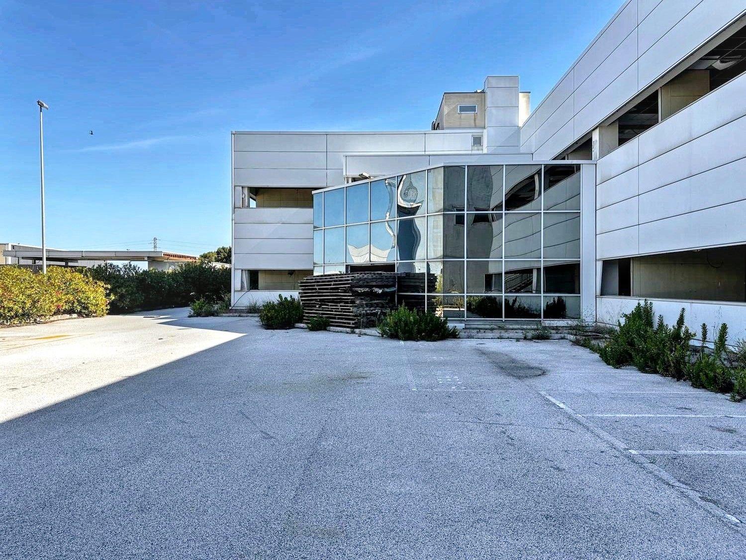 immobile attivita commerciale all'asta in Via delle Magnolie, 4, 70026 Modugno BA, Italia Modugno, Bari - 1