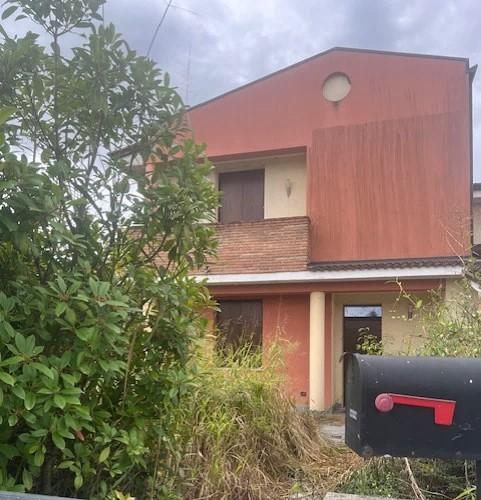 immobile appartamento all'asta in Via Don Lorenzo Milani, 7, 46032 Castelbelforte MN, Italia Castelbelforte, Mantova - 1