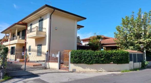 immobile appartamento all'asta in Via Arezzo, 68 - 54100 Massa (MS) - 1