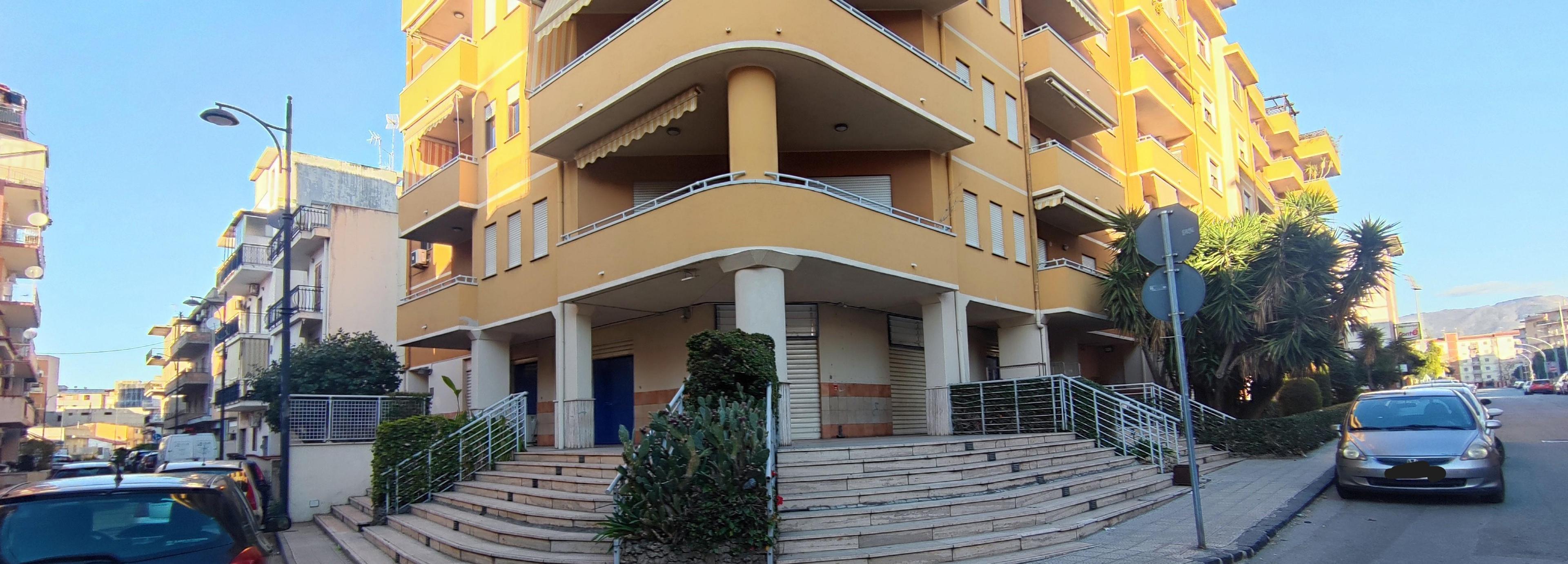 immobile negozio all'asta in Via Michele Barbaro, 31 - 89129 Reggio di Calabria (RC) - 1