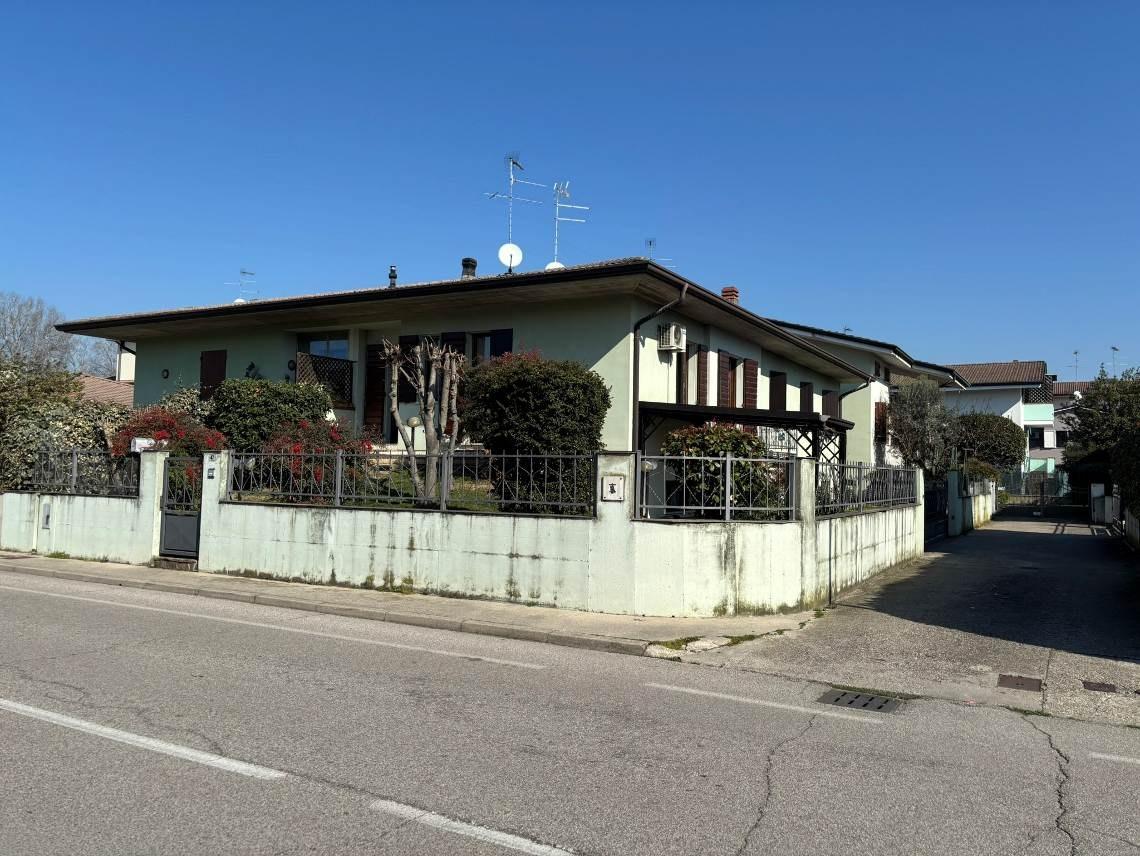 immobile appartamento all'asta in Via A Mantegna, 47, 46010 Eremo MN, Italia - 46010 Curtatone (MN) - 1
