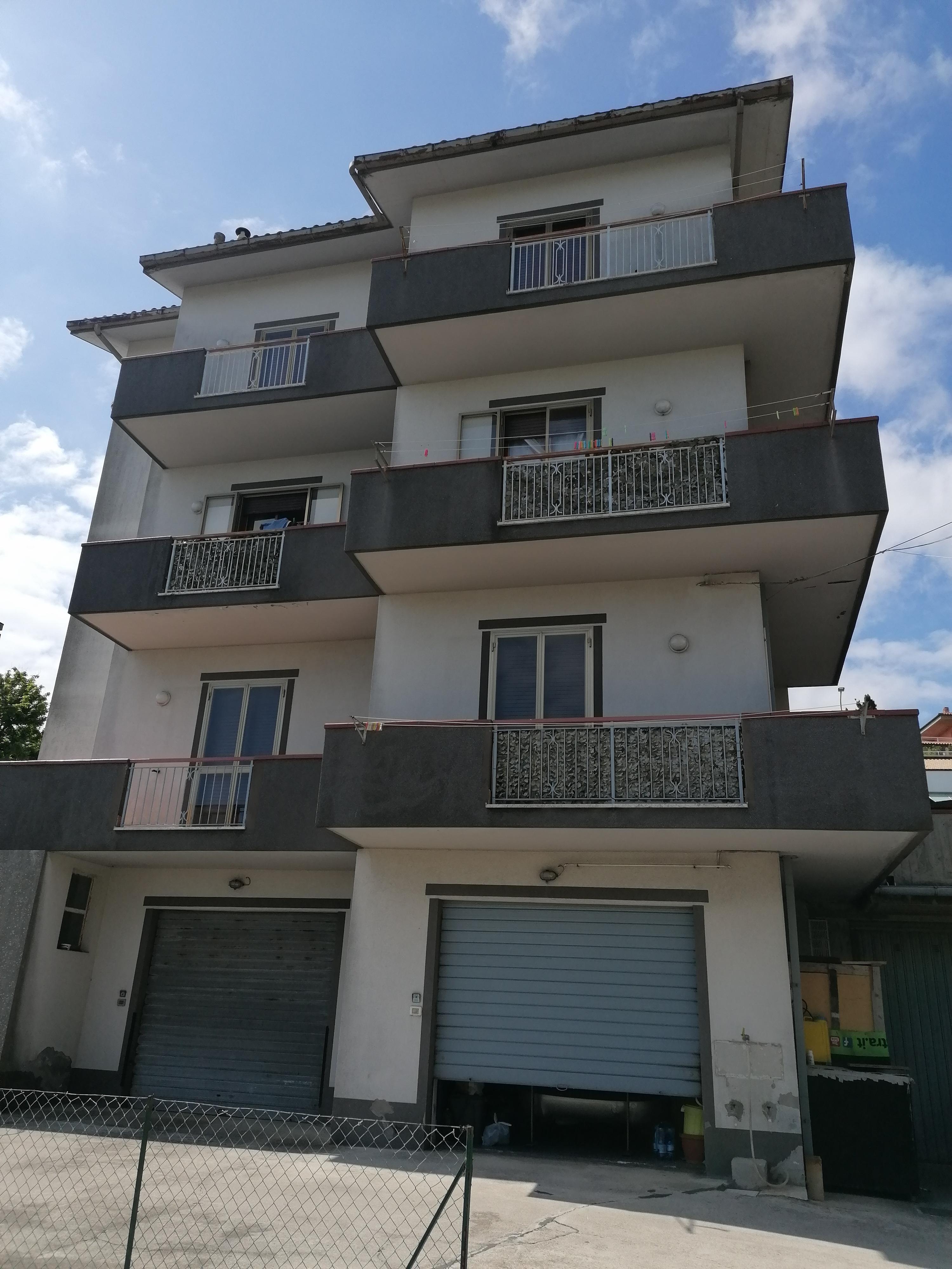 immobile appartamento all'asta in Viale Emilio Mattucci, 64032 Atri TE, Italia Atri, Teramo - 3