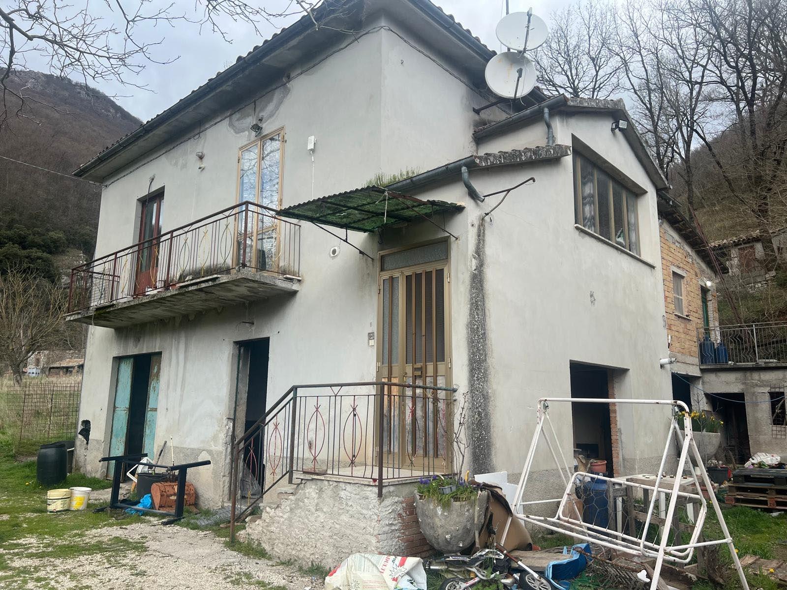 immobile terreno all'asta in Localita' VALLIBBIA SNC - 62025 Fiuminata (MC) - 4