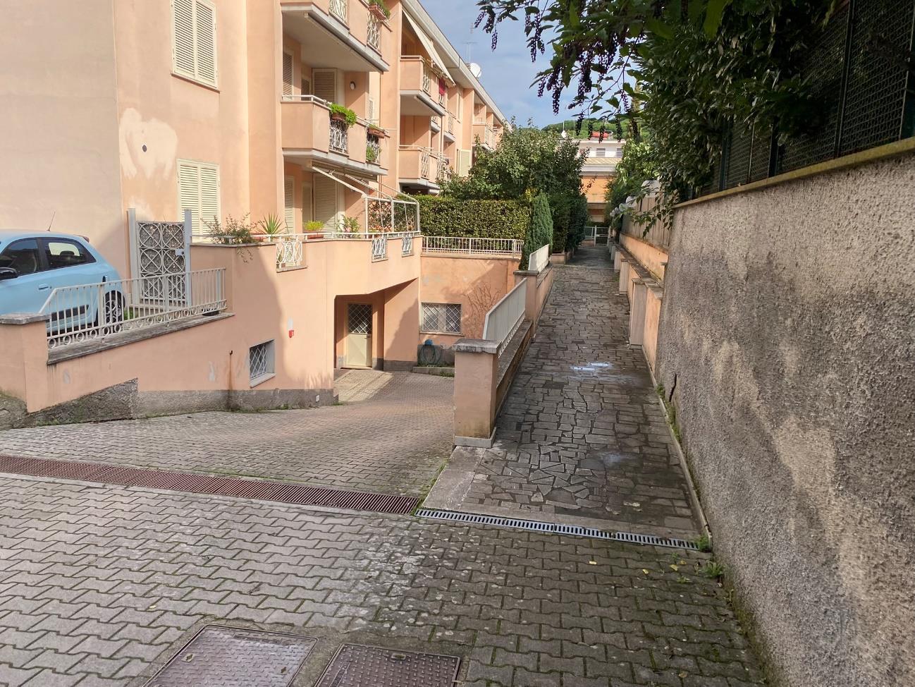 immobile posto auto all'asta in Viale I Maggio, 00046 Grottaferrata RM, Italia Grottaferrata, Roma - 3
