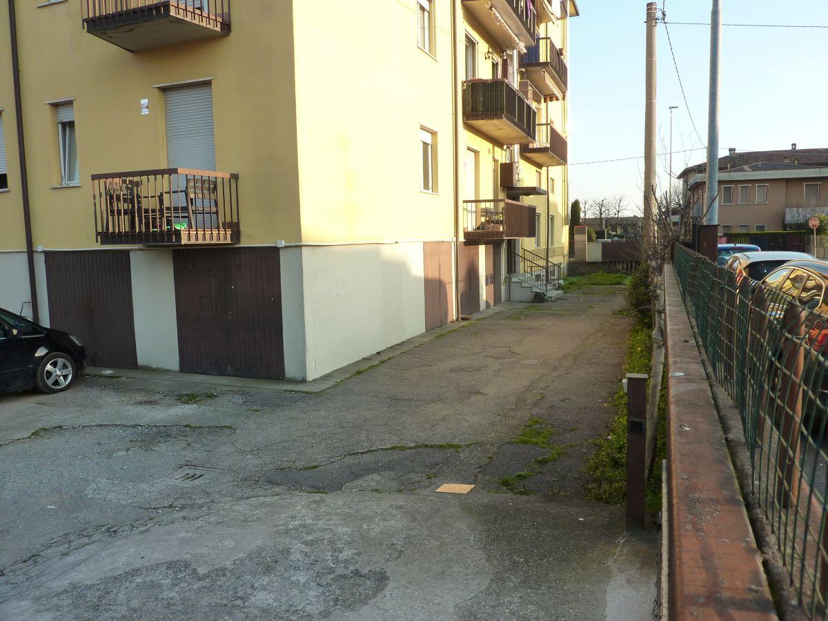 immobile appartamento all'asta in via Gaetano Donizetti 2 - 24040 Comun Nuovo (BG) - 2