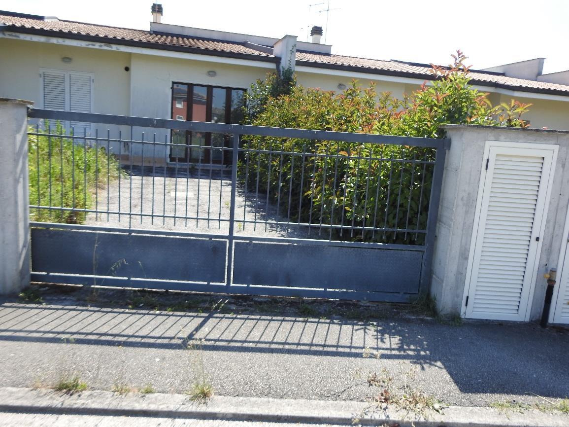 immobile villa all'asta in Via Frazione Musone, 62019 Recanati MC, Italia Recanati, Macerata - 2