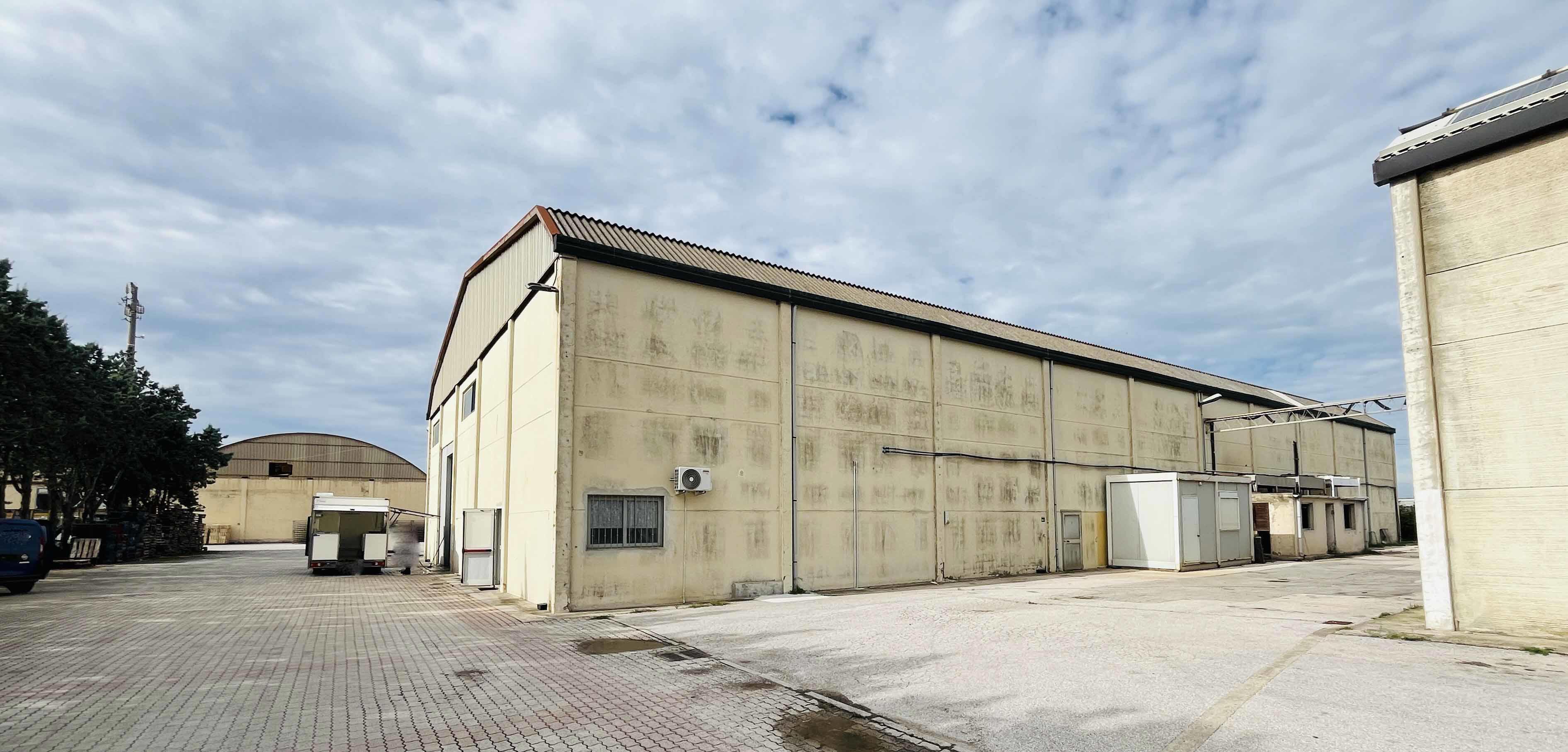 immobile attivita commerciale all'asta in località  Montegemoli, via Ombrone n 8 - Piombino (LI) - 2