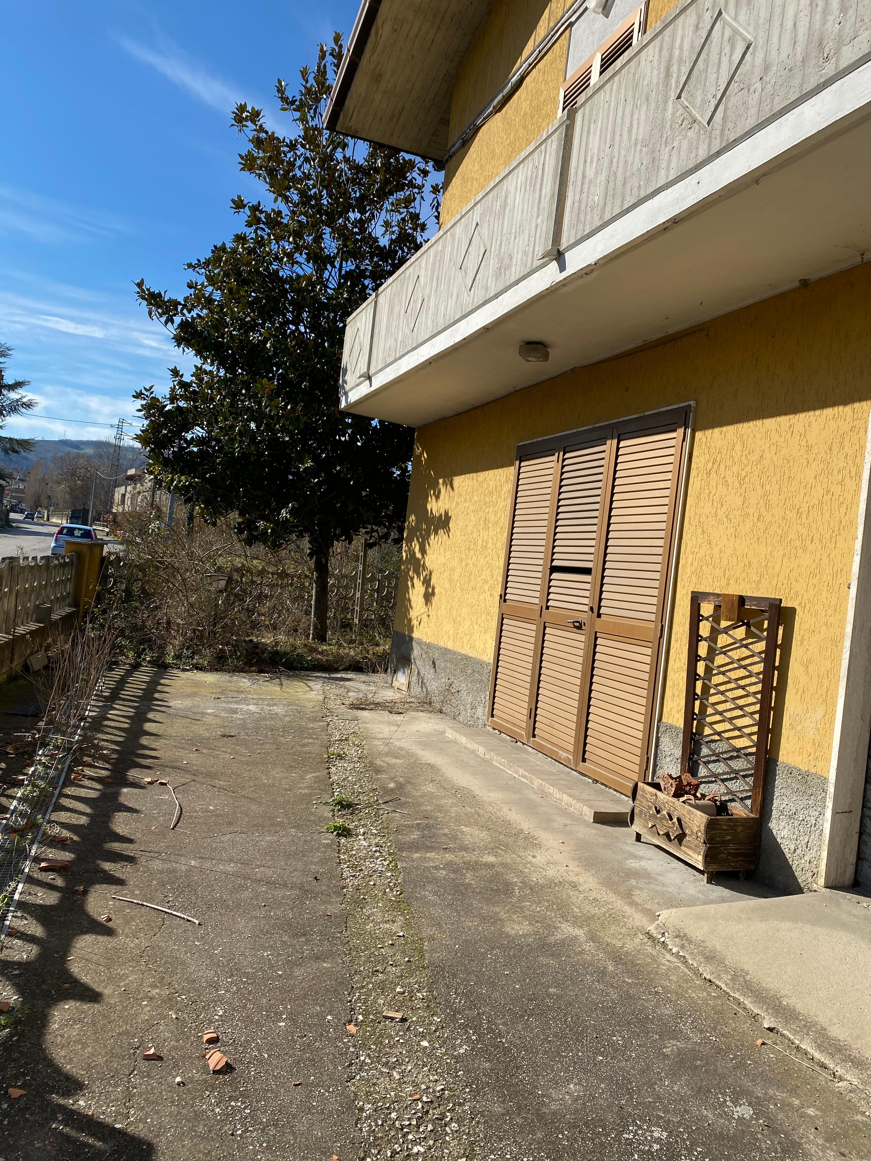immobile appartamento all'asta in SANT'ONOFRIO DI CAMPLI via Fonte a Collina ex S P 17, n 75-77-79 - 64012 Campli (TE) - 3