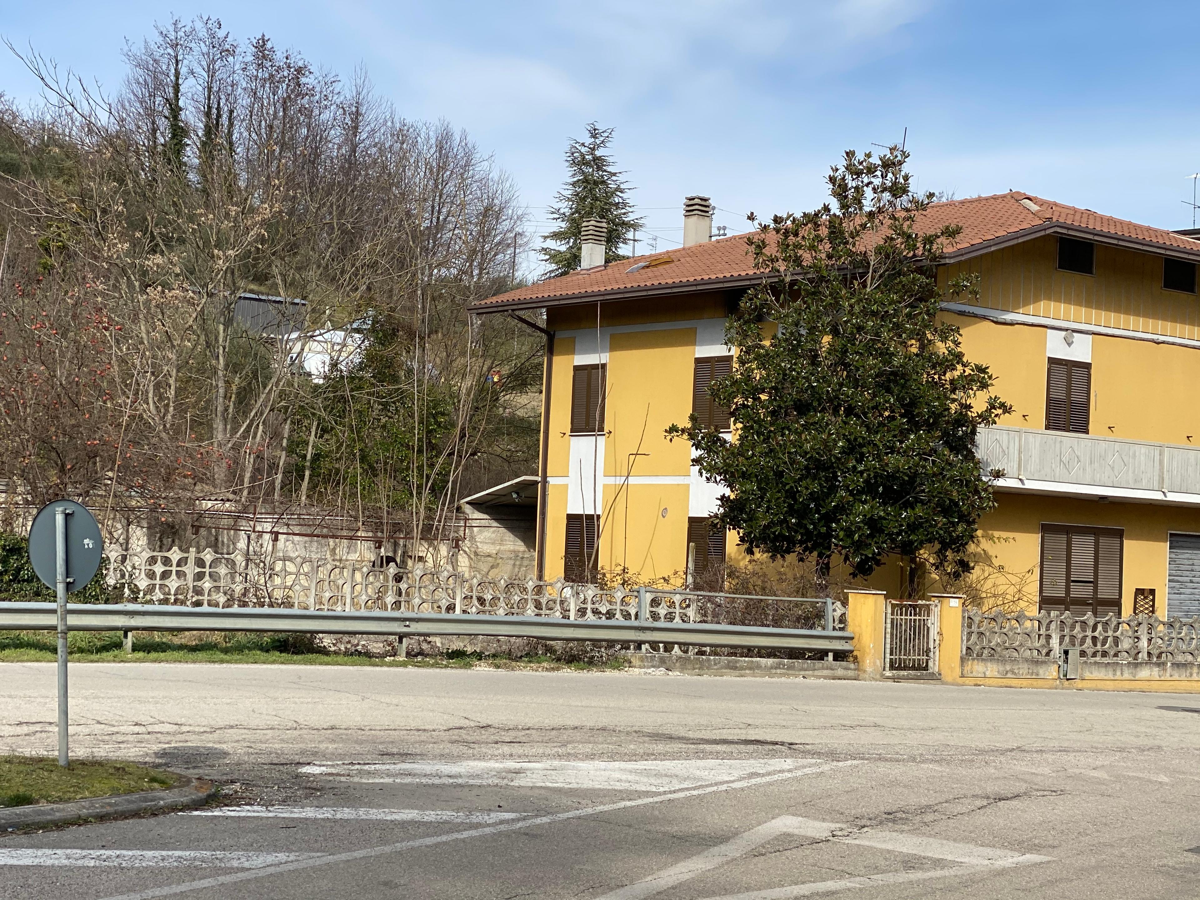 immobile appartamento all'asta in SANT'ONOFRIO DI CAMPLI via Fonte a Collina ex S P 17, n 75-77-79 - 64012 Campli (TE) - 4