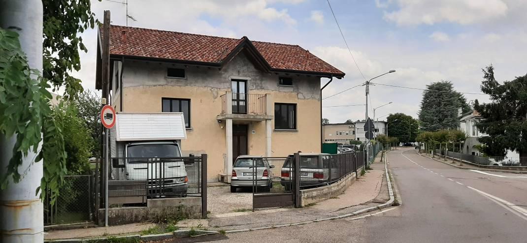 immobile appartamento all'asta in Via Giacomo Matteotti 15 - 21045 Gazzada Schianno (VA) - 1