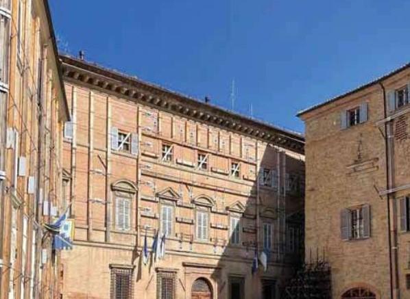 immobile appartamento all'asta in Piazza UMBERTO I 3 - 62032 Camerino (MC) - 1