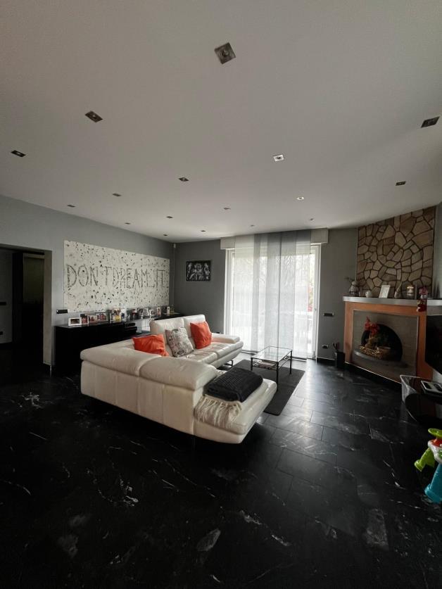 immobile villa all'asta in Via N Sauro, 1, 22070 Bregnano CO, Italia Bregnano, Como - 4
