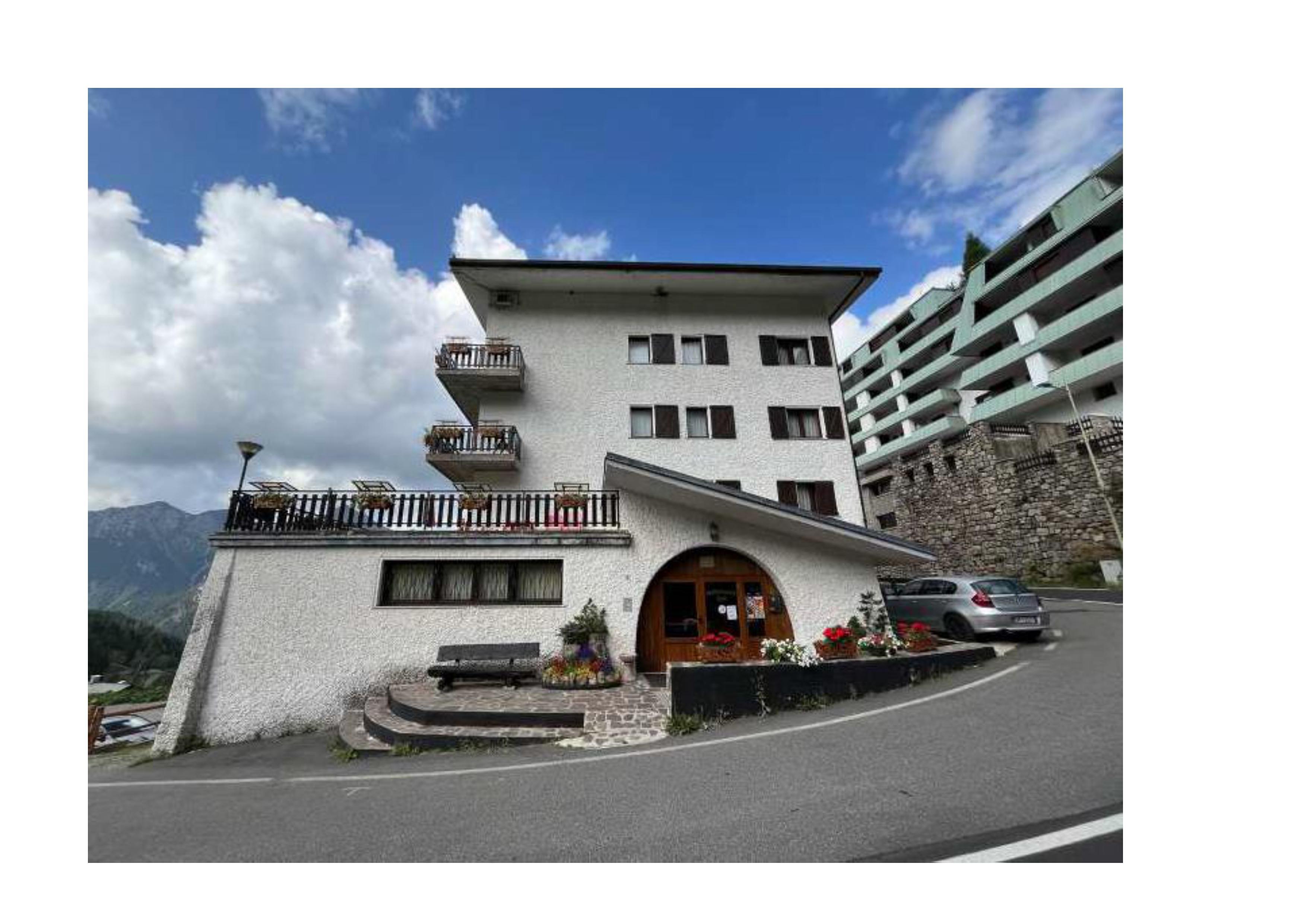 immobile hotel - albergo all'asta in Via Cortivo, 9, 24010 Foppolo BG, Italia Foppolo, Bergamo - 1