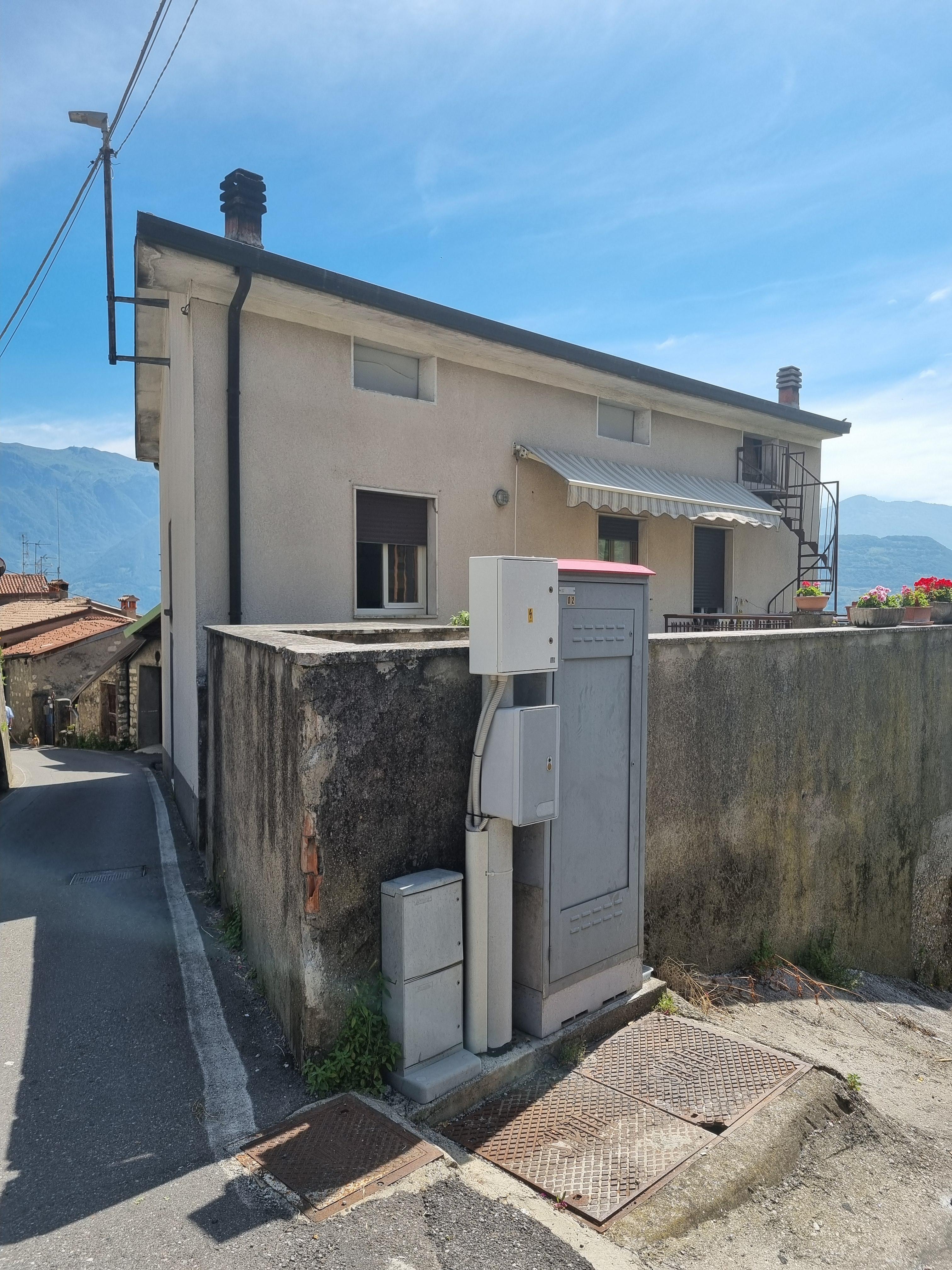 immobile casa singola all'asta in Via S Rocco, 11, 24060 Tavernola Bergamasca BG, Italia Tavernola Bergamasca, Bergamo - 2