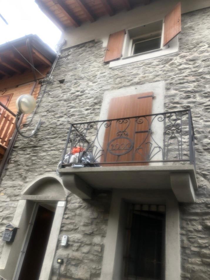 immobile appartamento all'asta in Via Umberto I ora via IV Novembre 10 - 11018 Villeneuve (AO) - 2
