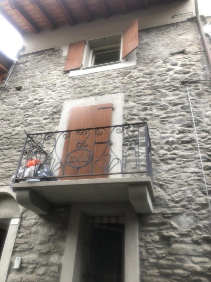 immobile appartamento all'asta in Via Umberto I ora via IV Novembre 10 - 11018 Villeneuve (AO) - 1