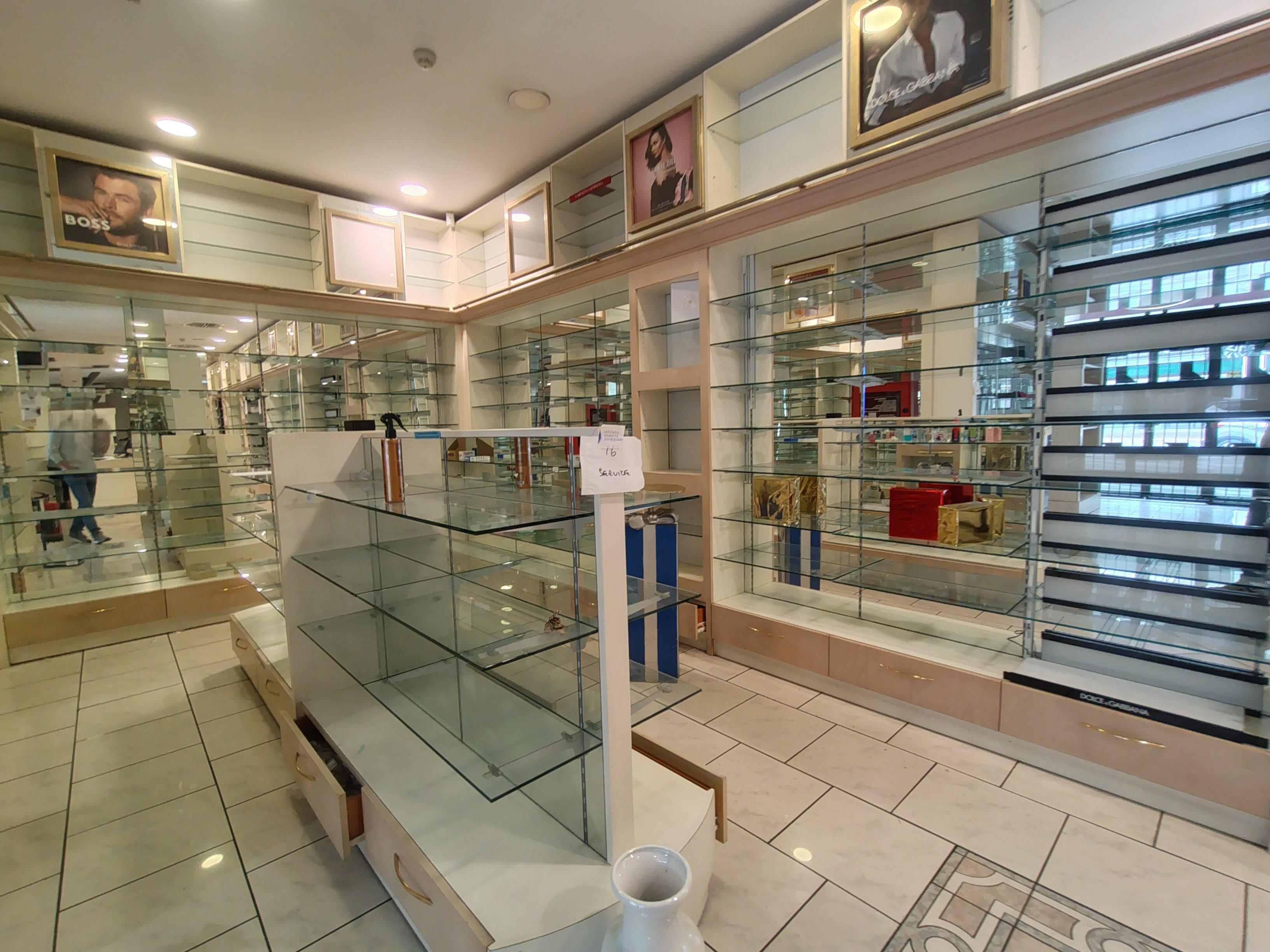 immobile negozio all'asta in Via Padre Leopoldo, 35031 Abano Terme PD, Italia Abano Terme, Padova - 3
