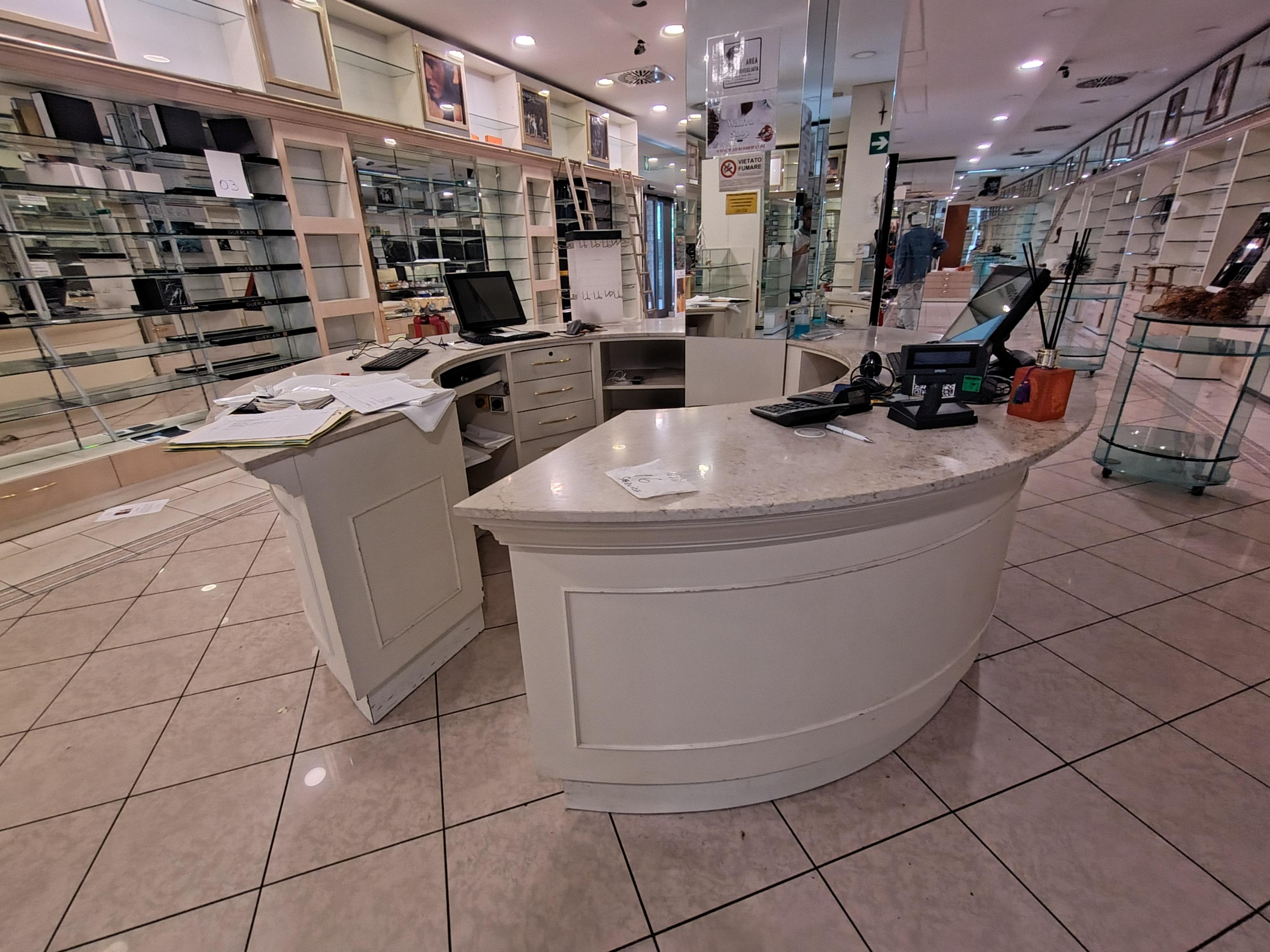 immobile negozio all'asta in Via Padre Leopoldo, 35031 Abano Terme PD, Italia Abano Terme, Padova - 4