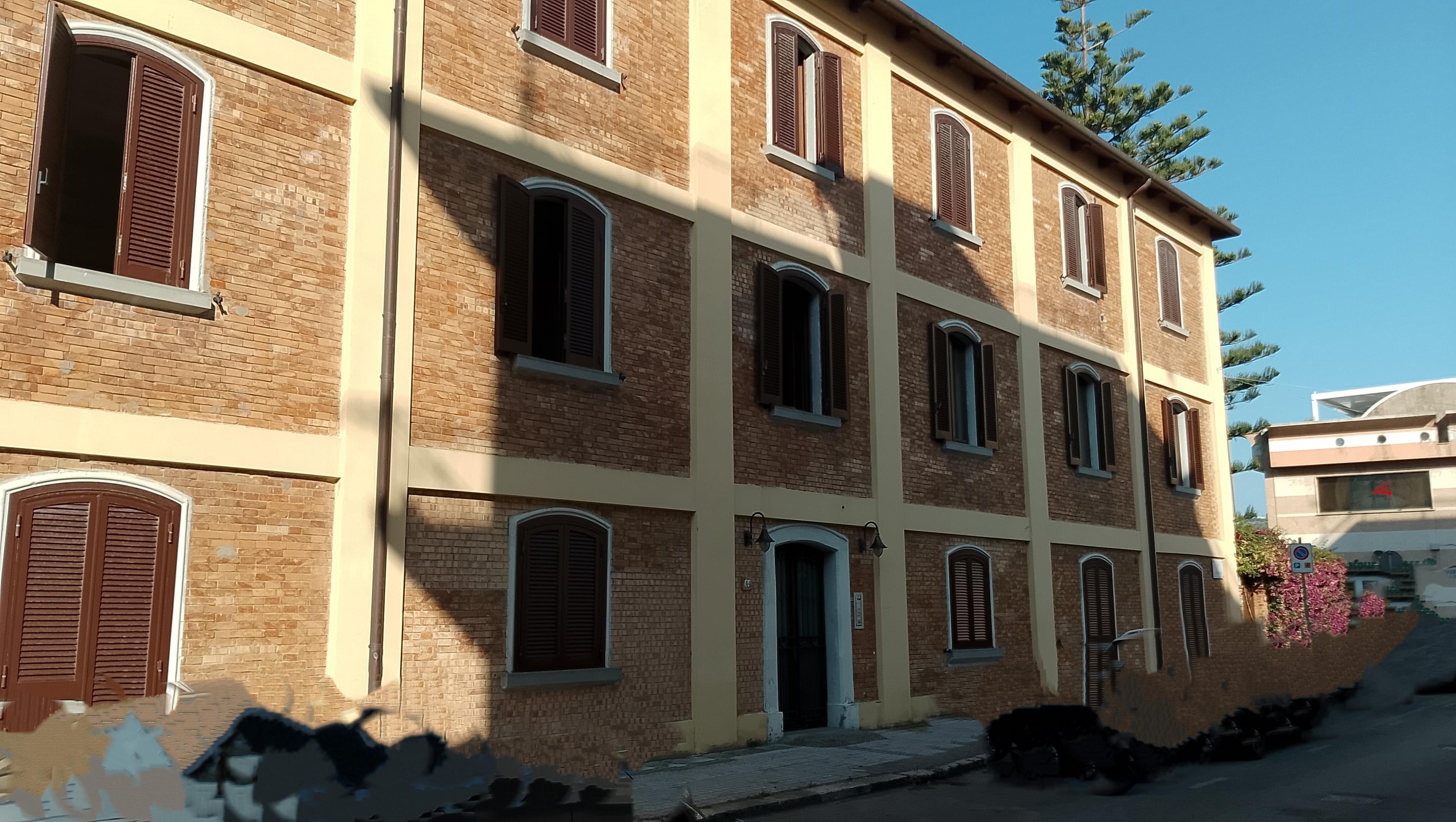immobile magazzino all'asta in Via Frosinone n 4 - 04024 Gaeta (LT) - 1