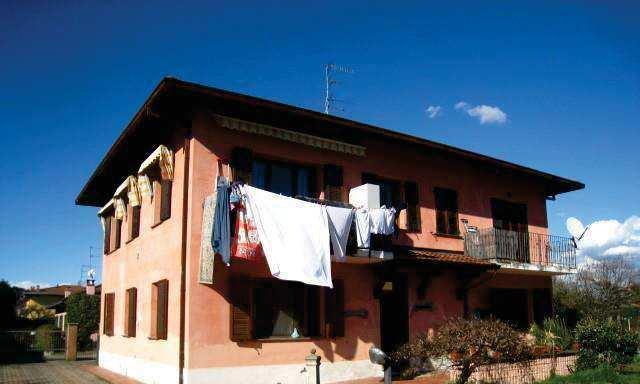 immobile appartamento all'asta in Via Delle Ginestre 2 - 21021 Angera (VA) - 1