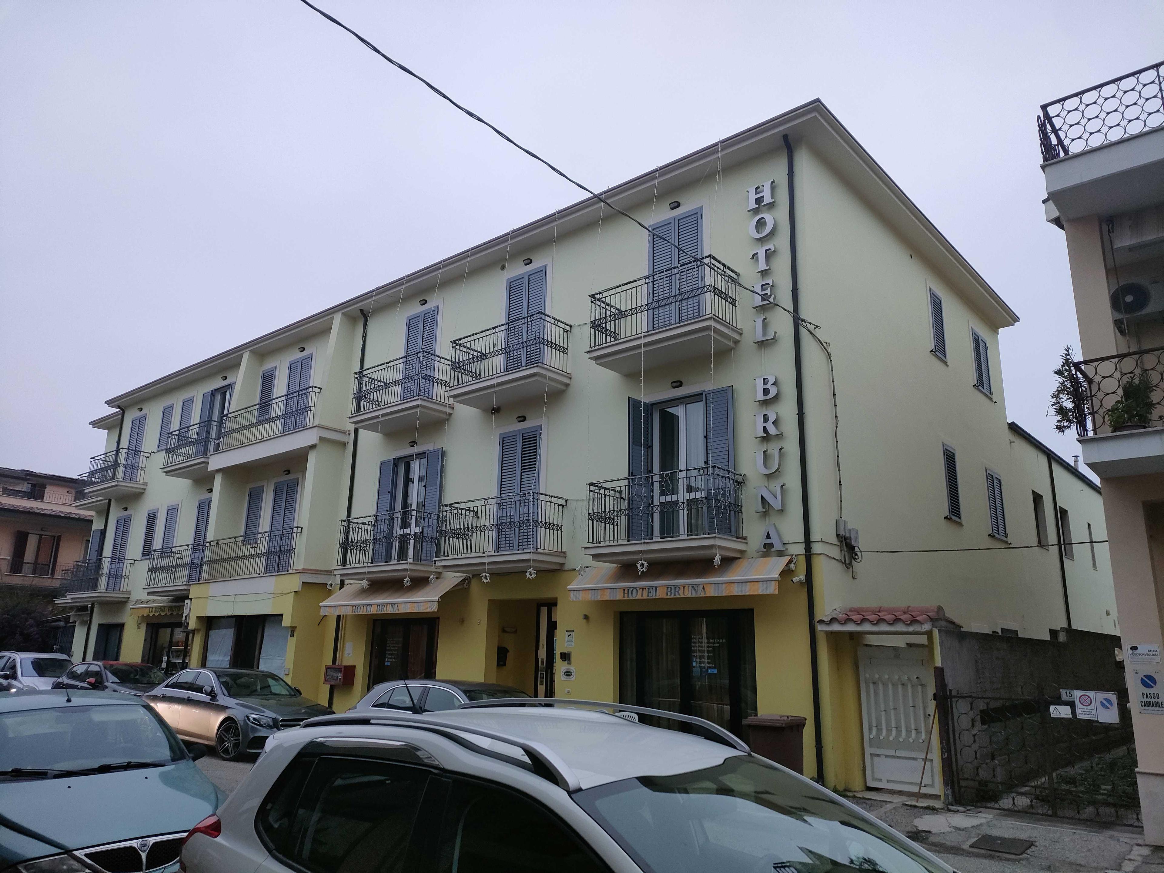immobile hotel - albergo all'asta in Via G D'Annunzio, 9, 64014 Martinsicuro TE, Italia Martinsicuro, Teramo - 1