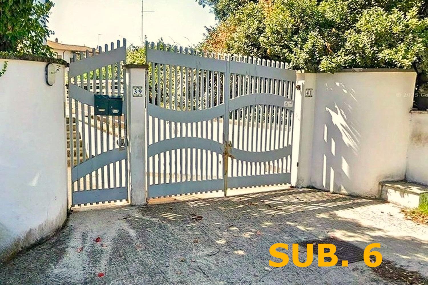 immobile posto auto all'asta in Via delle Azalee, 39/41, 00042 Anzio RM, Italia Anzio, Roma - 1
