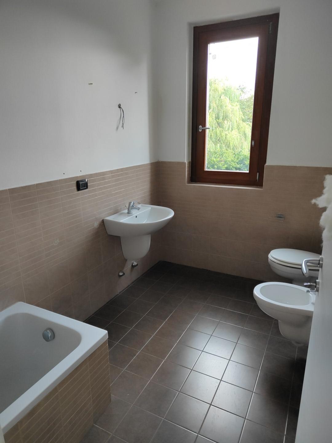 immobile appartamento all'asta in via Papa Giovanni Paolo II, 5, 22074 Lomazzo CO, Italia Lomazzo, Como - 4
