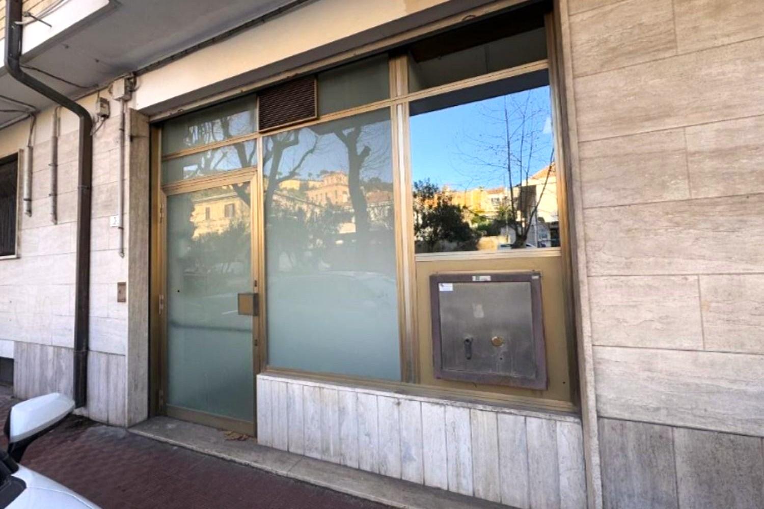 immobile attivita commerciale all'asta in Via Vincenzo Salvi, 3, 63066 Grottammare AP, Italia Grottammare, Ascoli Piceno - 1