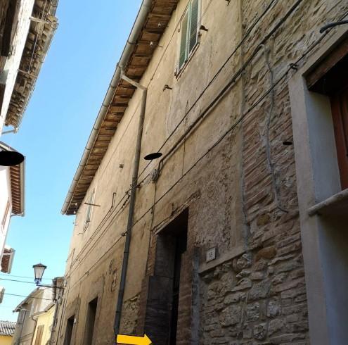 immobile appartamento all'asta in VIA ROCCA B 16 - 62024 Esanatoglia (MC) - 1