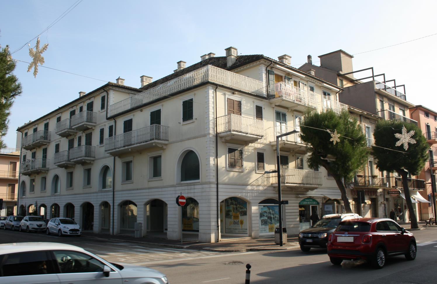 immobile negozio all'asta in Piazza Brancondi Porto Recanati (MC) - 2