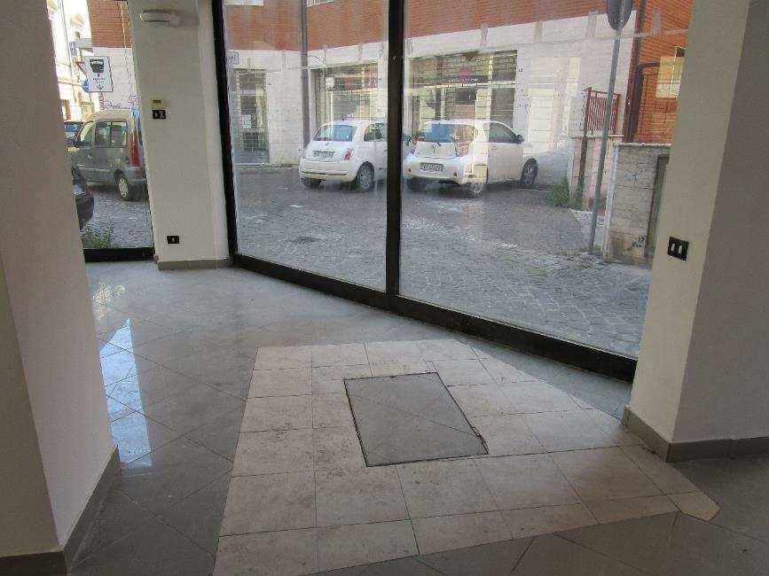 immobile attivita commerciale all'asta in Via Francesco Cassi 23/25 - 61100 Pesaro (PU) - 4