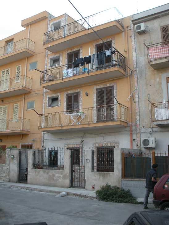 immobile appartamento all'asta in Largo Petix n 9 - 90145 Palermo (PA) - 1