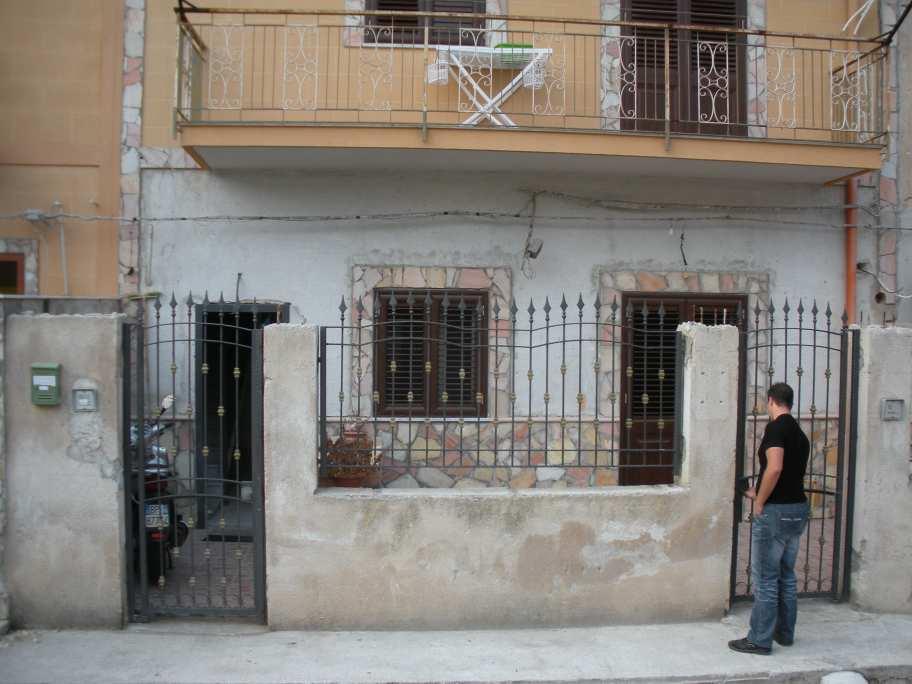 immobile appartamento all'asta in Largo Petix n 9 - 90145 Palermo (PA) - 2