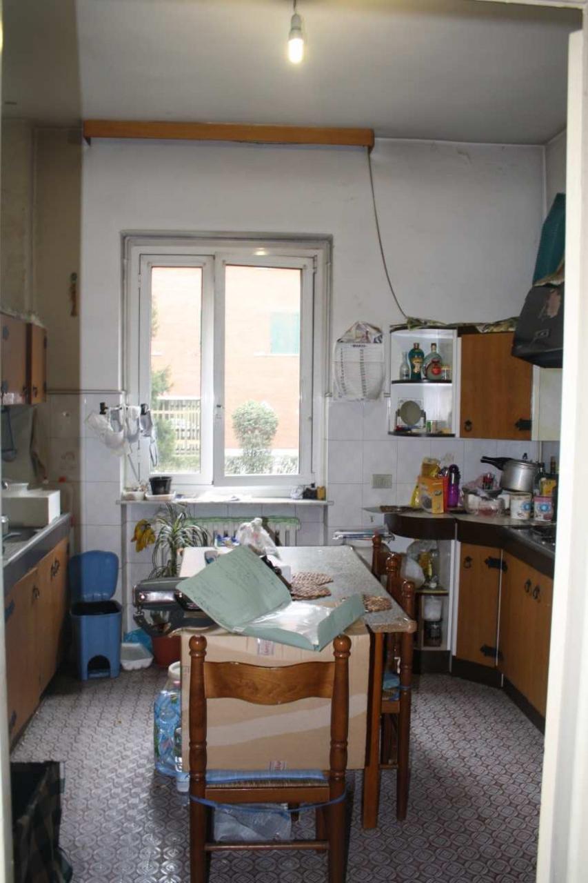 immobile TRILOCALE CON CANTINA ALL'ASTA IN VIA VAL TROMPIA, MILANO (MI) - 2