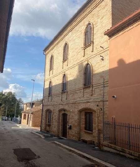 immobile ufficio all'asta in Via Bizzarri 15 - 62100 Macerata (MC) - 1