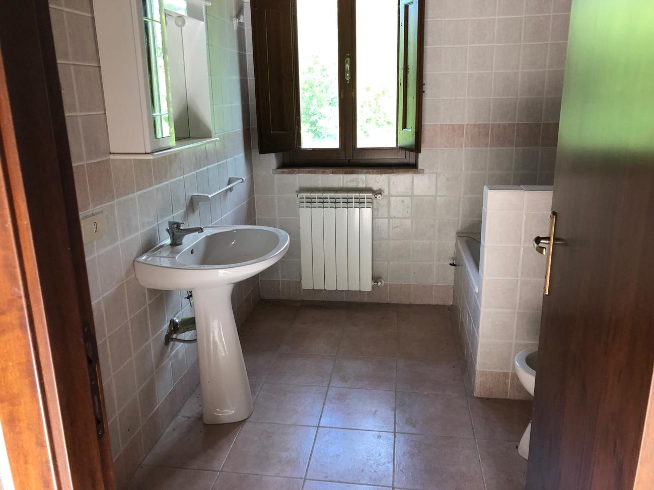 immobile appartamento all'asta in Vocabolo Capanni n 3 - 06029 Valfabbrica (PG) - 2